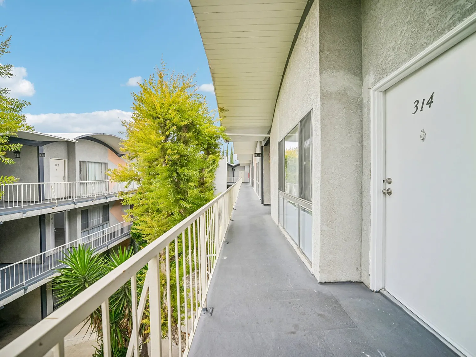 Sherman Garden Apts.. Gorgeous Newly Remodeled Apartments!! CALL NOW! — Photo 4