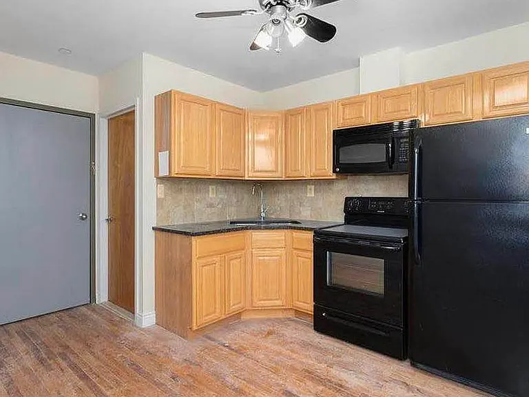 306 Bond St #4A — Photo 2