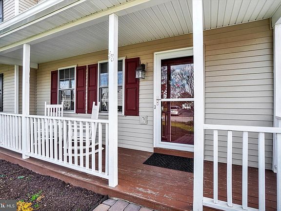 3rd image of 48 Vickilee Dr