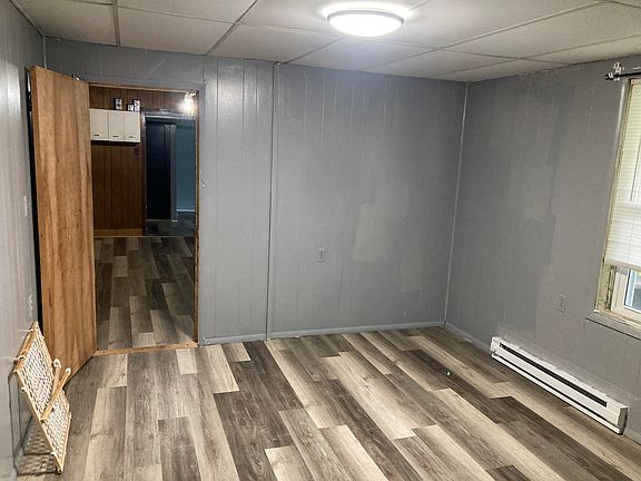 2nd bedrooms facing the kitchen!