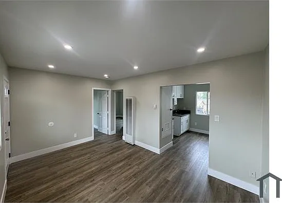 9205 S San Pedro St #5 — Photo 3