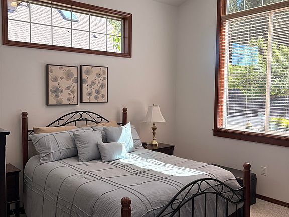5th image of 1209 N Dunbarton Oaks Ln