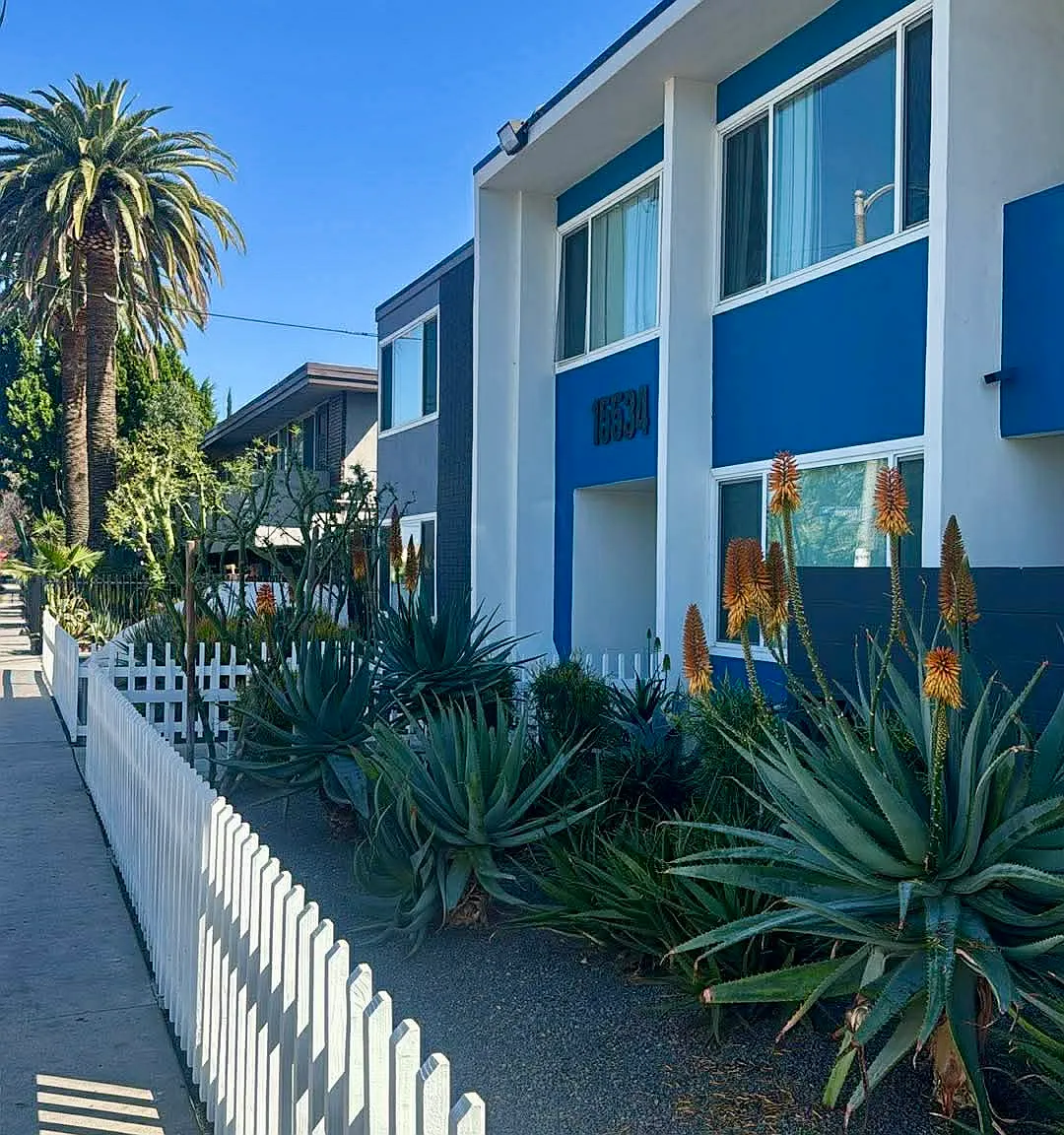 The Azul Apartments — Photo 1