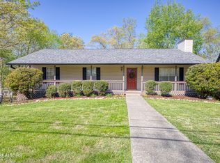 1532 N Courtney Oak Ln, Knoxville, TN 37938