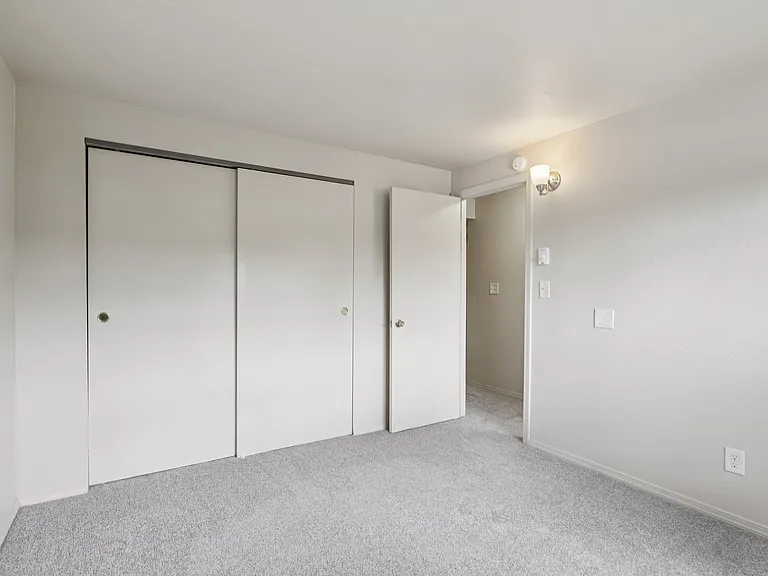 Knoll West Apartments — Photo 8