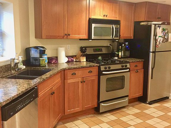 3rd image of 4424 N Maplewood Ave #G