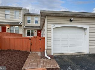117 Treetops Dr, Lancaster, PA 17601