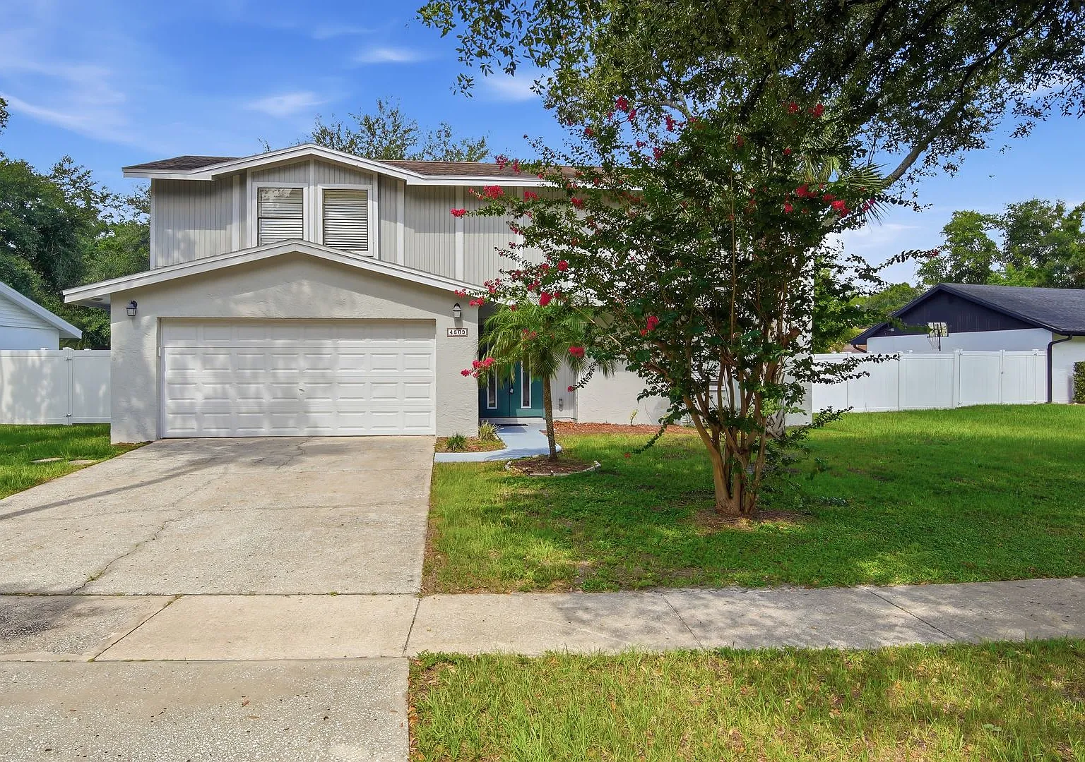 Two-story 3BR/2.5 Bath Country Place home in Carrollowood. — Photo 3