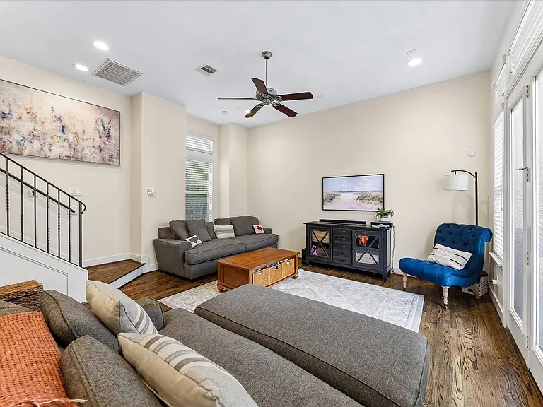 4212 Dickson St — Photo 11