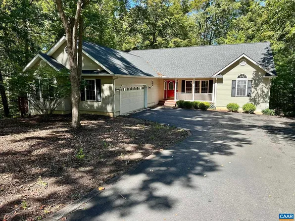 8 Birch Ct, Palmyra, VA 22963