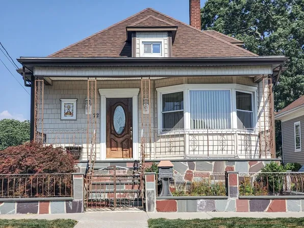72 Rochambeau St, New Bedford, MA 02745