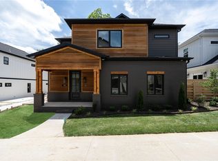 110 NW Oz Village Dr, Bentonville, AR 72712