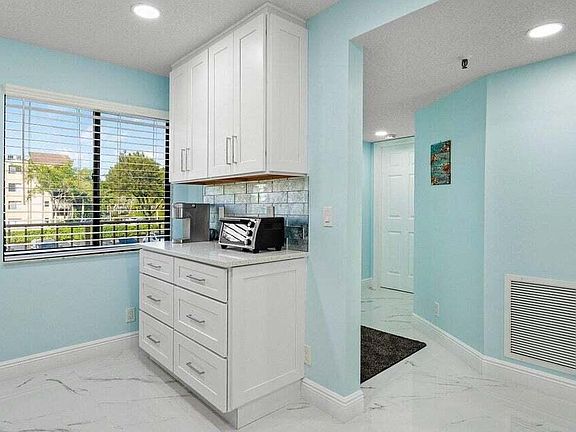 2nd image of 7076 Huntington Ln APT 207