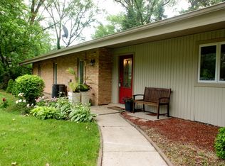 3 Yorkshire Dr, Lincolnshire, IL