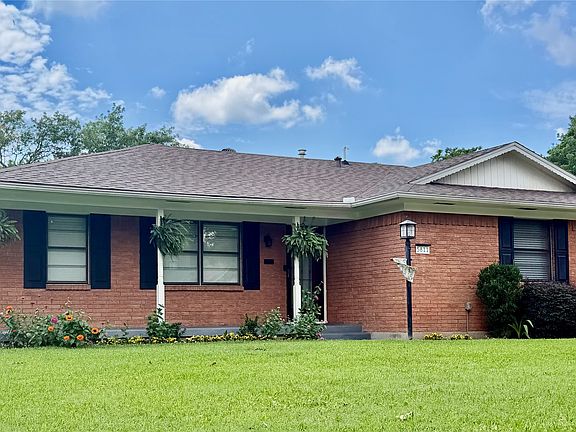 3rd image of 5811 Clendenin Ave