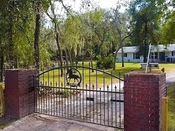 5419 Cyril Dr, Dade City, FL 33523