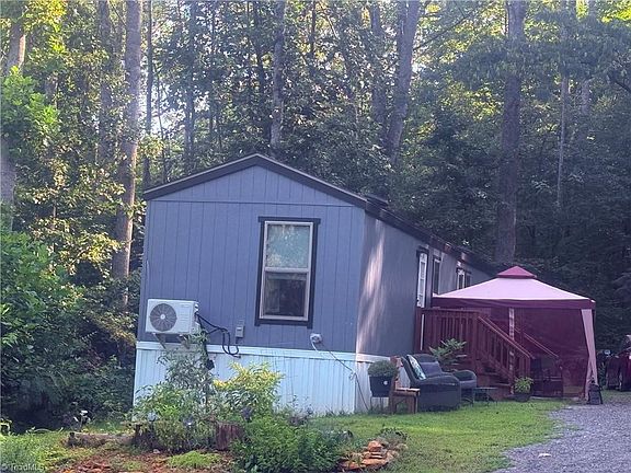 5th image of 2828 E Pine St
