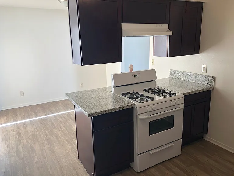 1100 N Mooney Blvd — Photo 3