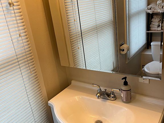 4th image of 358 22nd St APT 3