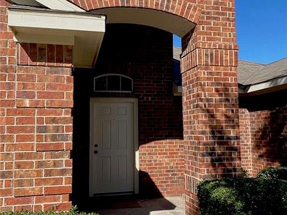 2nd image of 1202 Utopia Ln