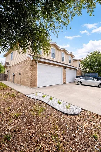 2702 Phoenix St Photo 1