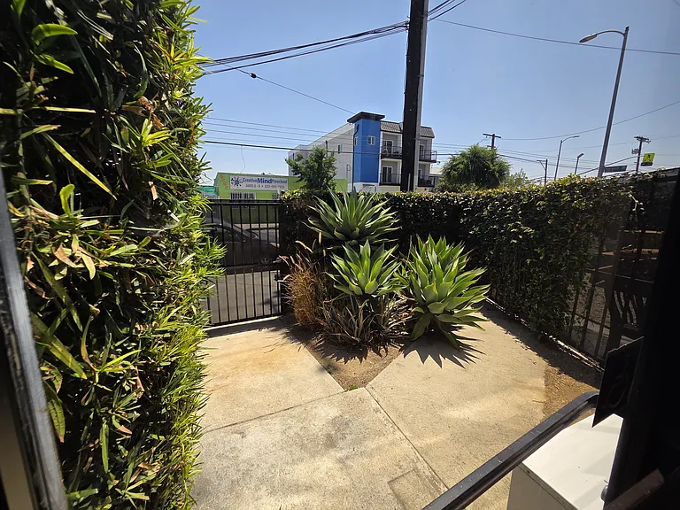 5265 Fountain Ave #103 — Photo 4