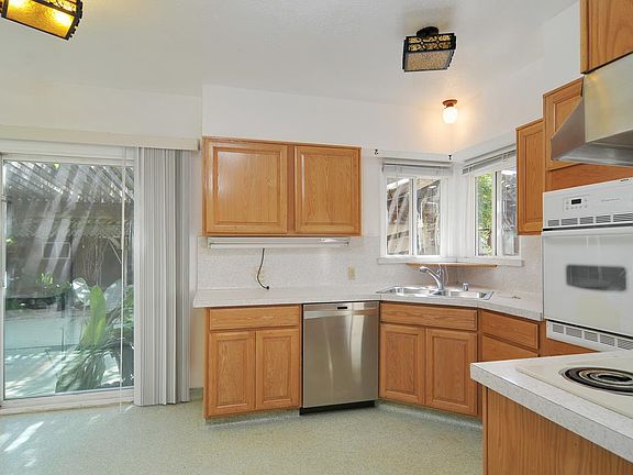 5th image of 517 Tyndall St