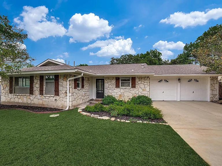 608 Booth Dr — Photo 1