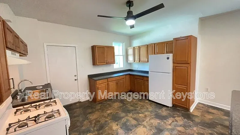 2 bed, 1.0 bath, $1,100 — Photo 3