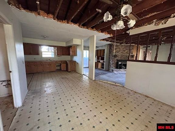 3rd image of 62 Martin Ln