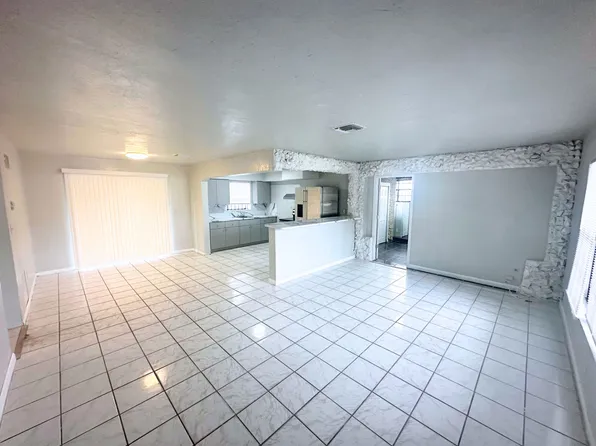 4390 NW 174th Dr, Miami Gardens, FL 33055