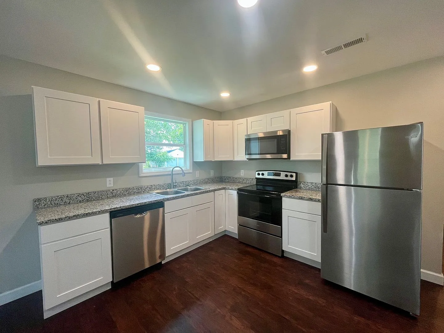 3 Bedrooms | 2 Bathrooms | 1 Car Garage — Photo 3