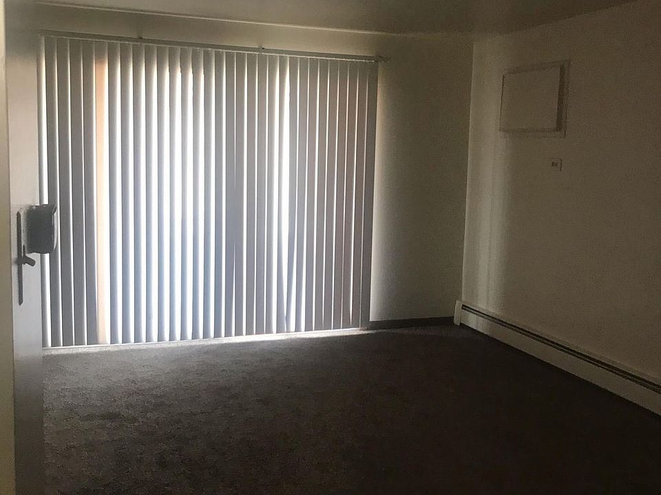 1st image of 551 Wentworth Ave #561