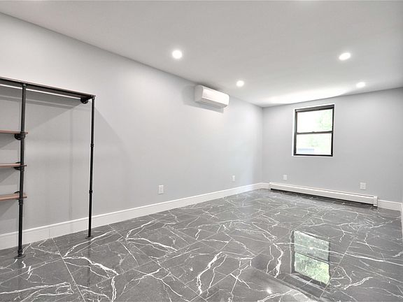 5th image of 135 E 46th St Floor 1