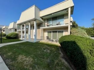 4102 W 99th St APT B, Oak Lawn, IL 60453