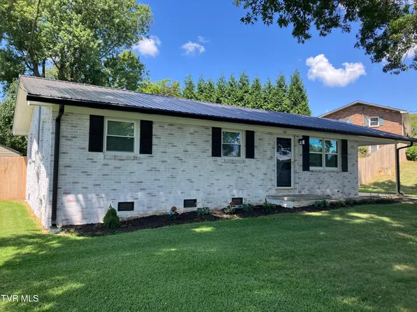 569 Summit Dr, Johnson City, TN 37659