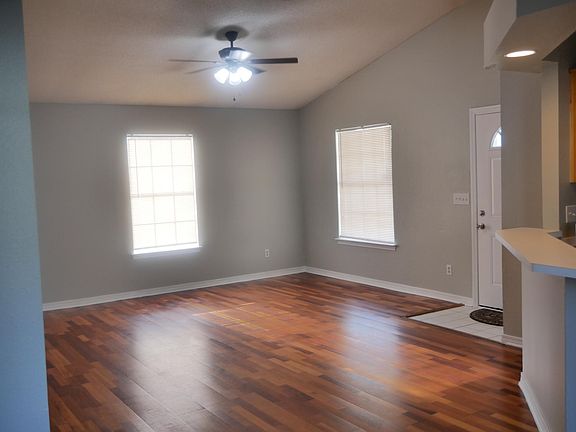3rd image of 441 Hilburn Ln