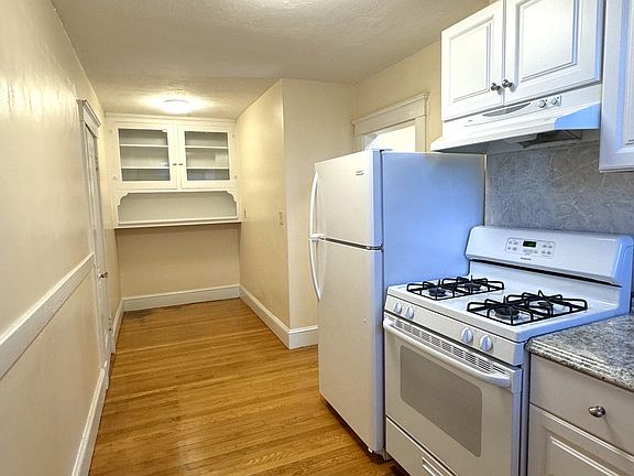 4th image of 200 Presidents Ln APT 14