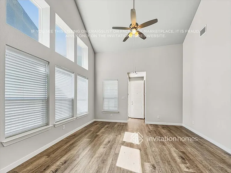 2533 Stella Ln — Photo 6