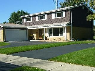 2nd image of 414 E Ivy Ln