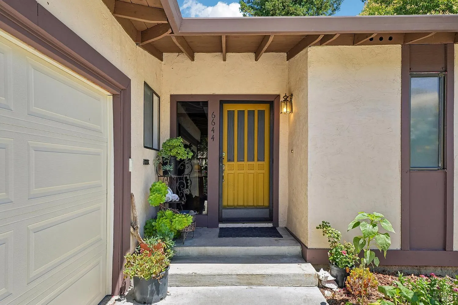 6644 Greenmeadow Drive - Photo 9