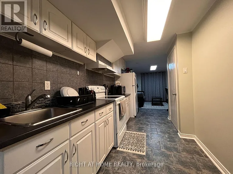 70 Fairmeadow Pl #LOWER — Photo 5