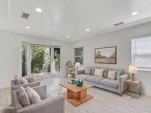 2nd image of 2453 Barry Ave