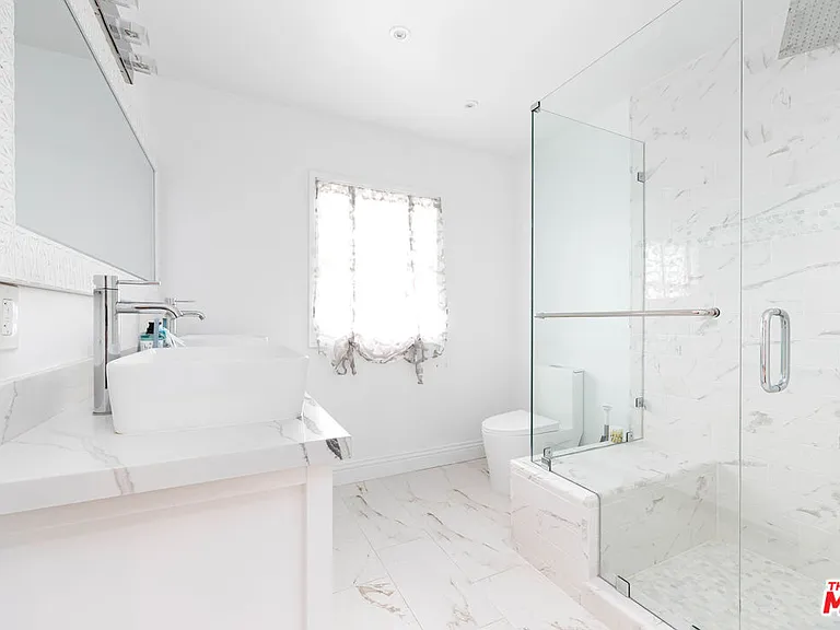 1110 W Muirlands Dr — Photo 9