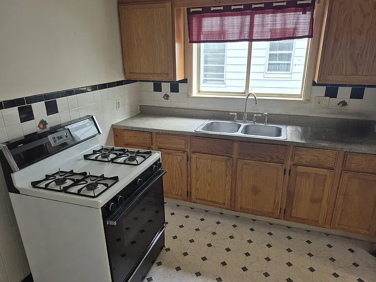 3333 E 125th St #1 — Photo 5