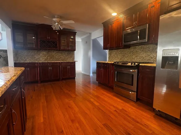 (undisclosed Address), Lindenhurst, NY 11757