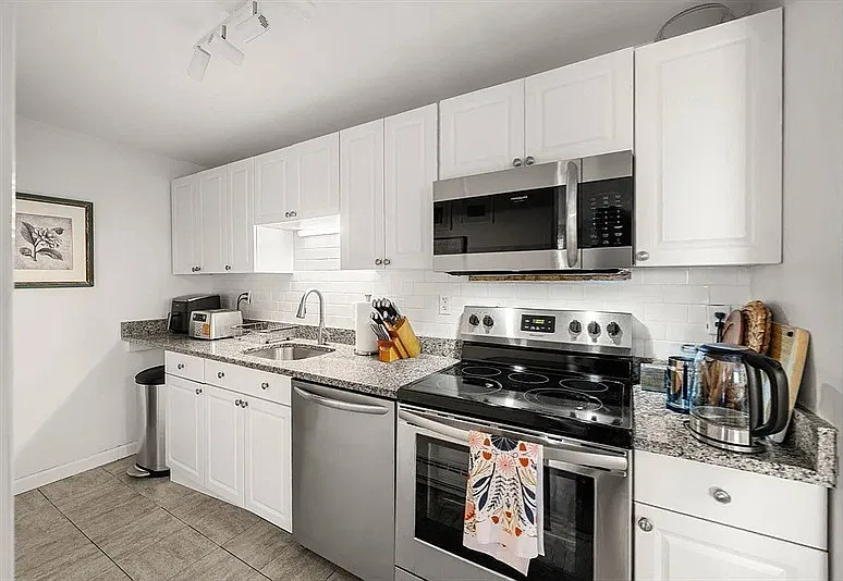 1 bed, 1.0 bath, 596 sqft, $1,820 — Photo 1