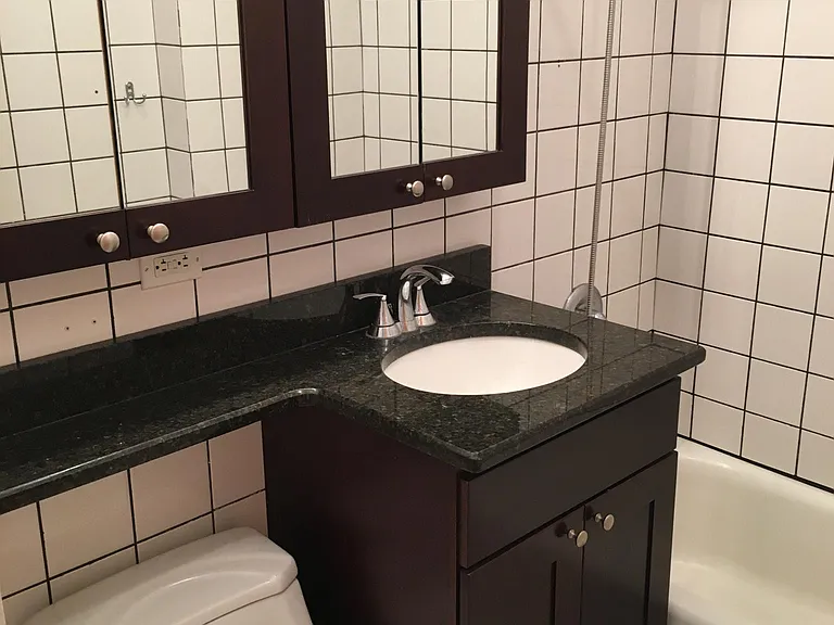 1324 N Claremont Ave #3R — Photo 15