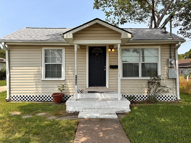 1106 Elm St — Photo 1