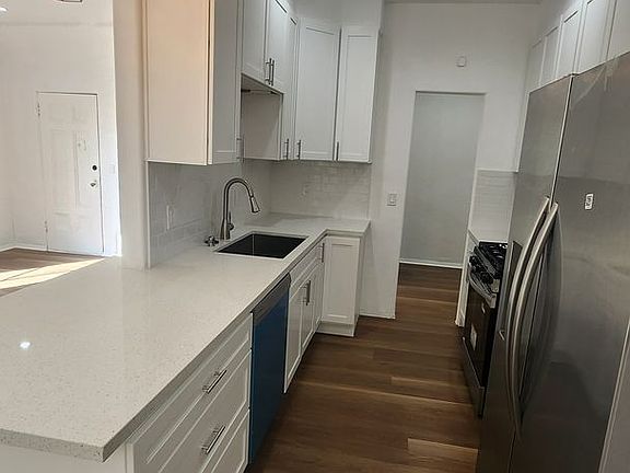 4th image of 364-370 N Gardner St #364